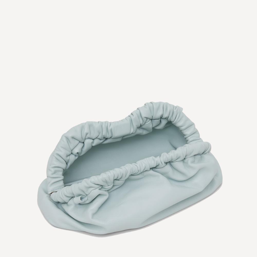 Die Pouch-Clutch aus Leder