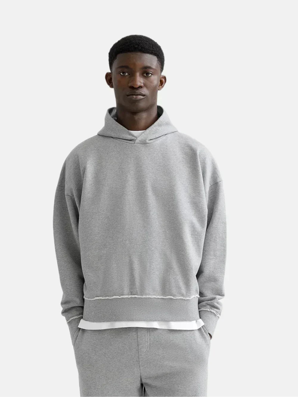 Der graue Hoodie