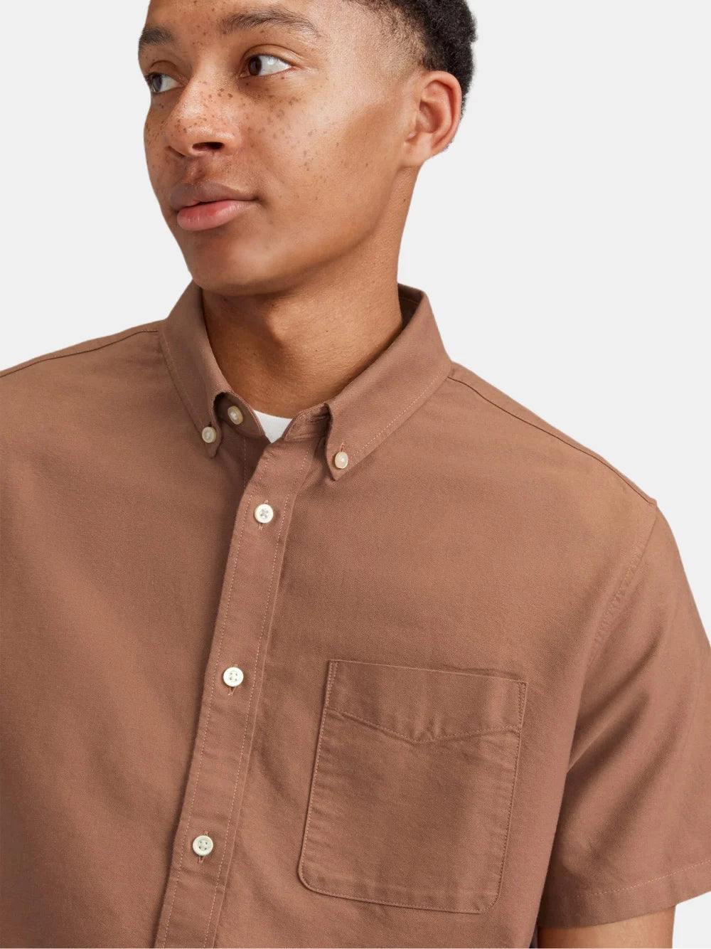 Das Ärmel-Kakao-Shirt